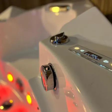 Capsule Safari - Jacuzzi - Nintendo Switch - Netflix & Cinema - Pouf Geant - Filet Suspendu شقة