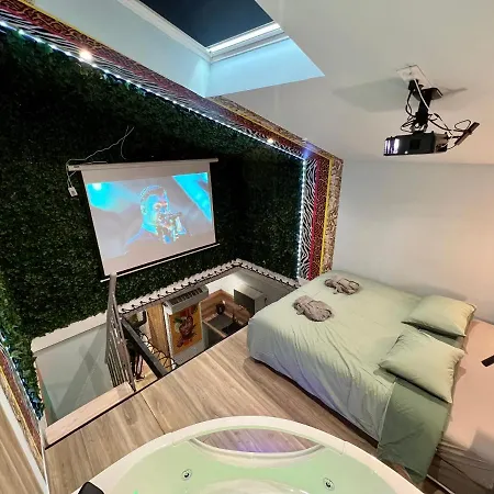 Capsule Safari - Jacuzzi - Nintendo Switch - Netflix&home Cinéma - Pouf Géant - Filet Suspendu * Douai