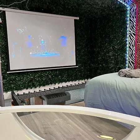 Capsule Safari - Jacuzzi - Nintendo Switch - Netflix&home Cinéma - Pouf Géant - Filet Suspendu Appartamento Douai